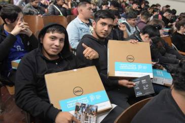 San Martín entrega más de 2.400 netbooks de Conectar Igualdad Bonaerense