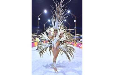 La Reina del Carnaval le pone un toque distinto al festejo tradicional de Gualeguaychú