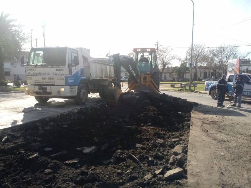 El Municipio realiza importantes trabajos de bacheo y limpieza de calles