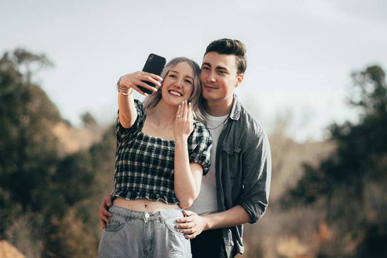 Estudio Ashley Madison: a la Generación Z no le gusta publicar sus relaciones amorosas en Redes Sociales