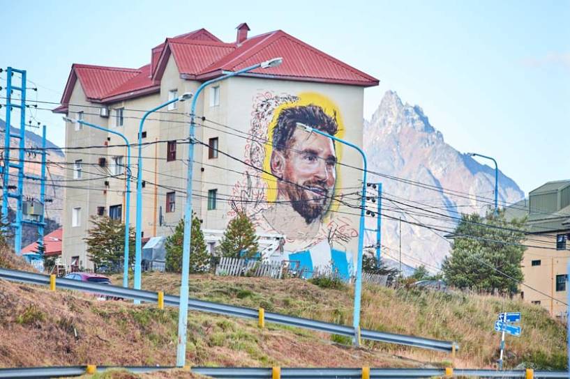 Alba le da color a 10 murales del Fin del Mundo