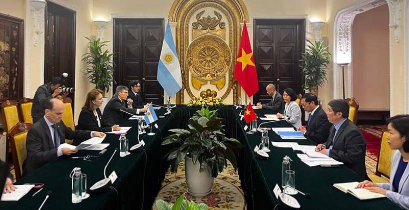 Canciller Mondino en Vietnam: reunión con el Ministro de Relaciones Exteriores vietnamita para incrementar el comercio y las inversiones