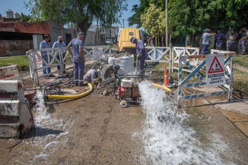 AySA finalizó los trabajos para restablecer el servicio de agua potable a los usuarios y las usuarias de Villa Hidalgo, en José León Suárez