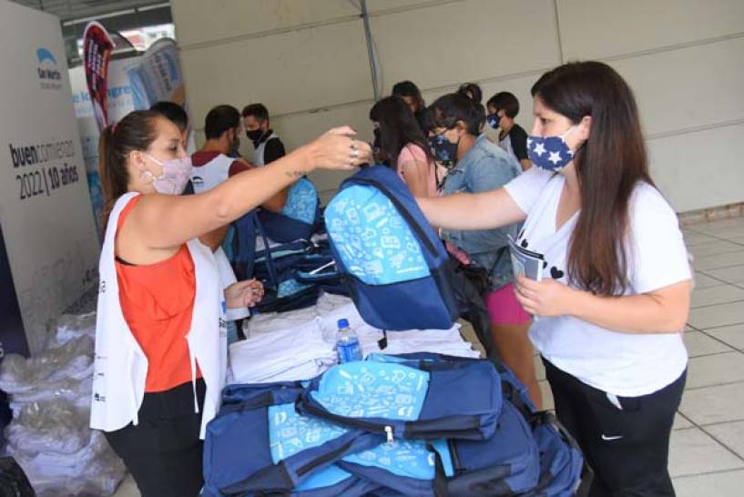 San Martín entregó más de 4.000 kits escolares con el Programa Buen Comienzo