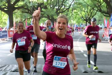 Cynthia Hotton corrió la Maratón de UNICEF a favor de la educación