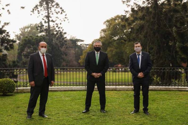 El Presidente se reunió con los gobernadores de Tucumán y Santiago del Estero
