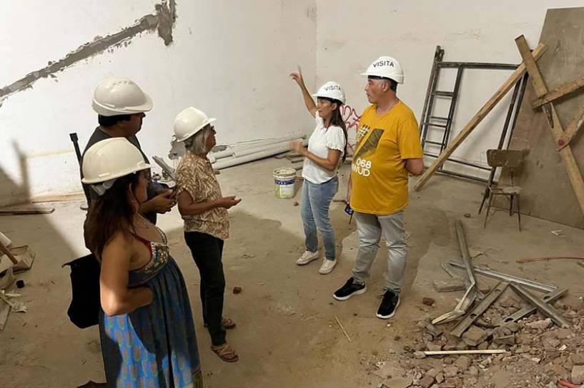 Artistas locales recorrieron el avance de la remodelación del Teatro Pedro Barbero