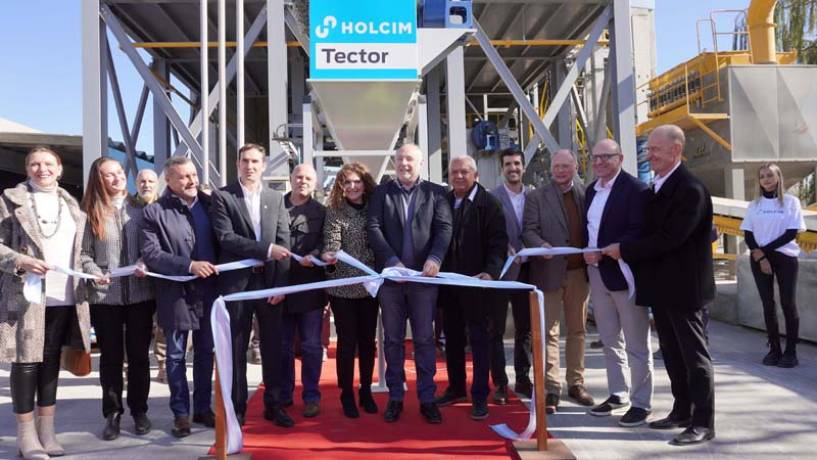 Holcim inaugura planta de morteros en Córdoba y presenta Tector, su nueva línea de adhesivos y revoques