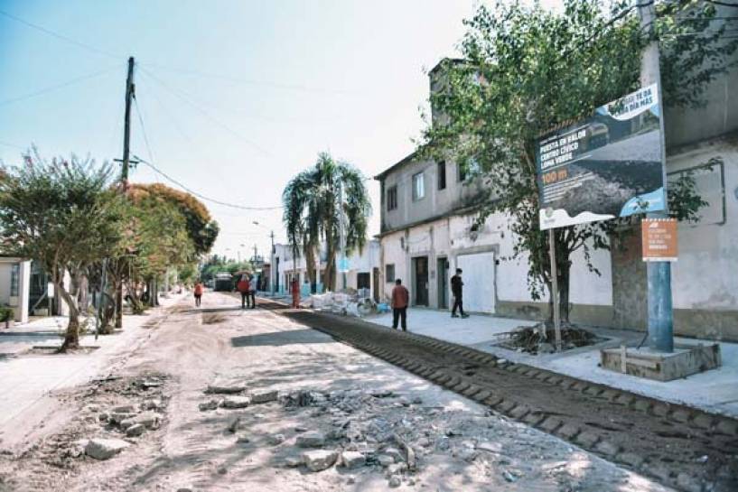 Ariel Sujarchuk y Beto Ramil recorrieron distintos trabajos de pavimentación y puesta en valor del espacio público en Garín y Loma Verde