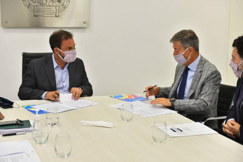La Municipalidad de Escobar y la UNSAM firmaron un convenio para el dictado de cuatro nuevas diplomaturas en el PES y acordaron continuar con la distribución gratuita de tapabocas antivirales