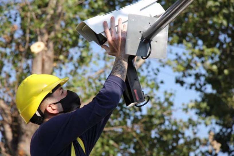 Instalan nuevas cámaras lectoras de patentes en San Miguel