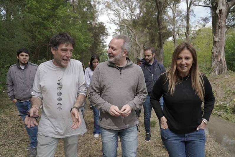 Sabbatella, Menéndez y el Padre Paco recorrieron tareas de limpieza de arroyos de la Cuenca Matanza Riachuelo