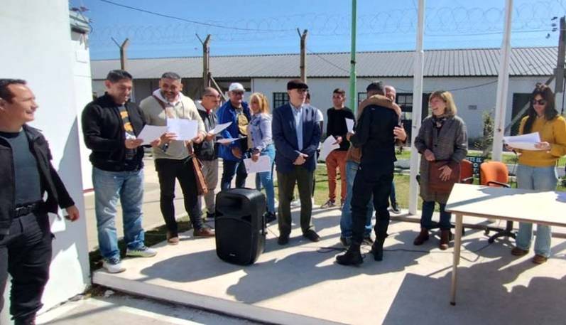 Agentes penitenciarios y personas privadas de libertad se diplomaron en logística en una cárcel bonaerense de San Martín