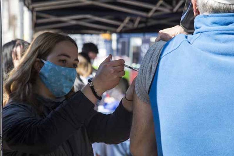 San Isidro: vacunación antigripal y de calendario nacional en la vía pública