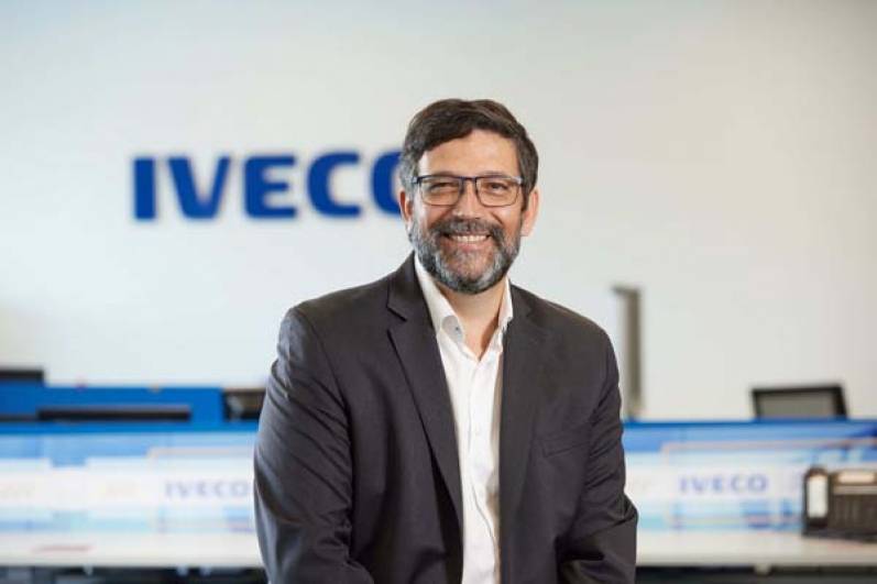 IVECO continúa su crecimiento en la región: desde Argentina, se exportarán 26 vehículos para un importante cliente en Uruguay