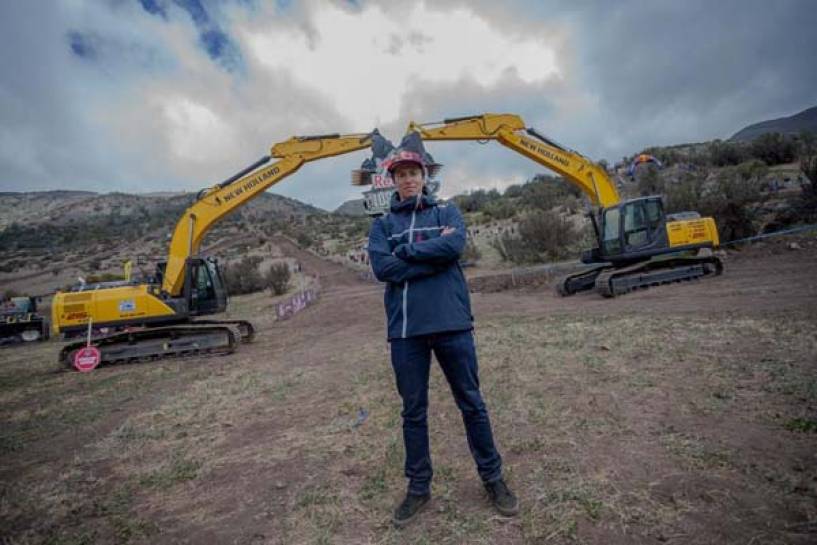 New Holland Construction patrocinó “Red Bull Los Andes”, la carrera de motocross de más alto nivel de la región