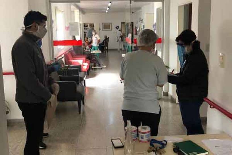 Para minimizar el riesgo de contagio, Tigre realiza operativos de prevención y concientización sobre COVID-19 en residencias para adultos mayores