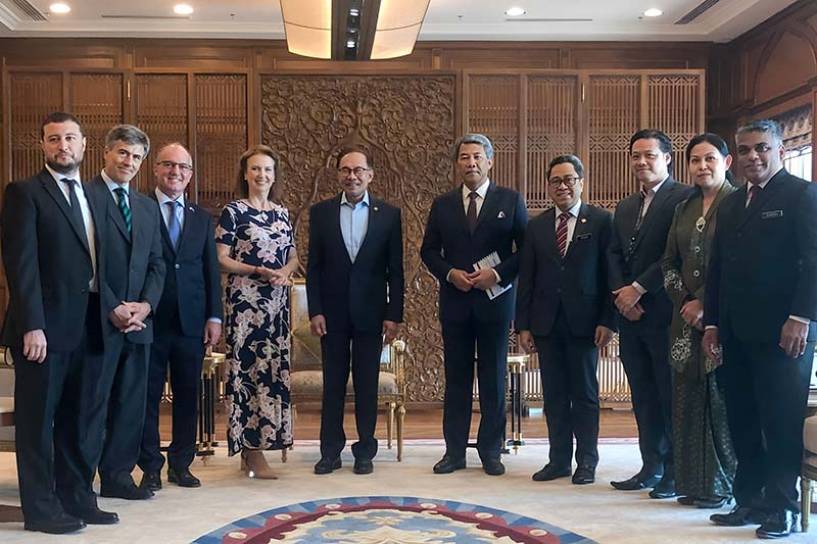 En Kuala Lumpur, Mondino inició su gira por Asia: fue recibida por el Primer Ministro de Malasia, su Canciller, Ministro de Agricultura, Viceministro de Inversión, Comercio e Industria y encabezó una reunión con empresarios y fondos de inversión