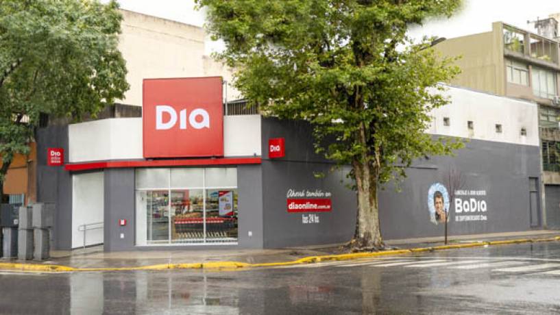 Supermercados DIA renueva su mural homenaje a Juan Alberto Badía