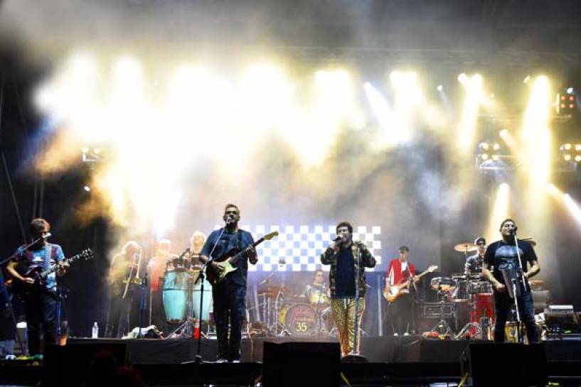 Con un vibrante recital en vivo, Los Auténticos Decadentes abrieron la temporada de verano en el Municipio de Tigre