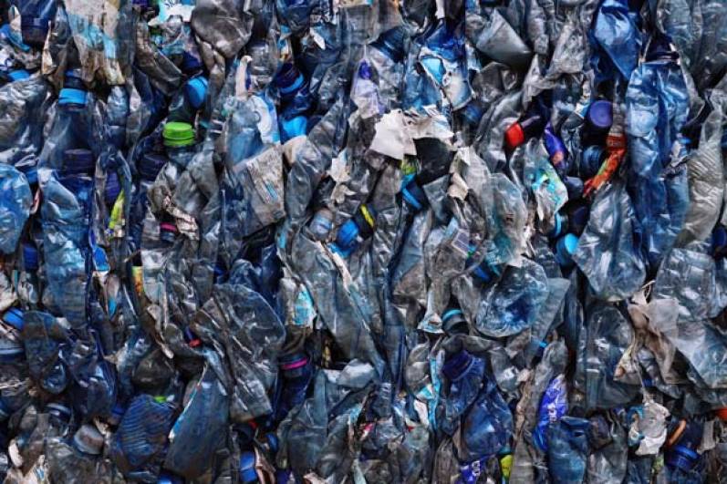 Julio sin plástico: el reto al que Pura se suma para reducir al máximo el consumo de este material