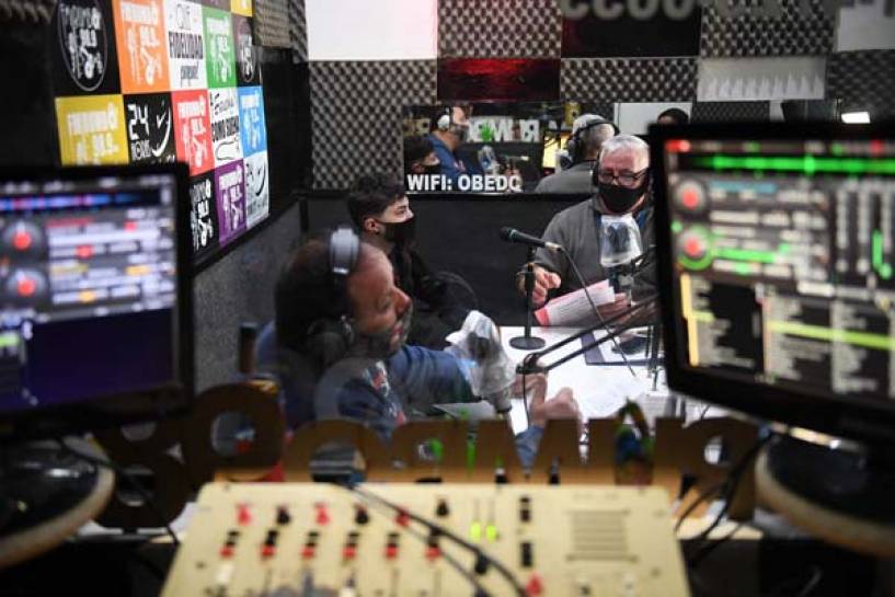 Jóvenes del Centro Municipal “Casa de Día” celebraron en su programa los 100 años de la radio argentina